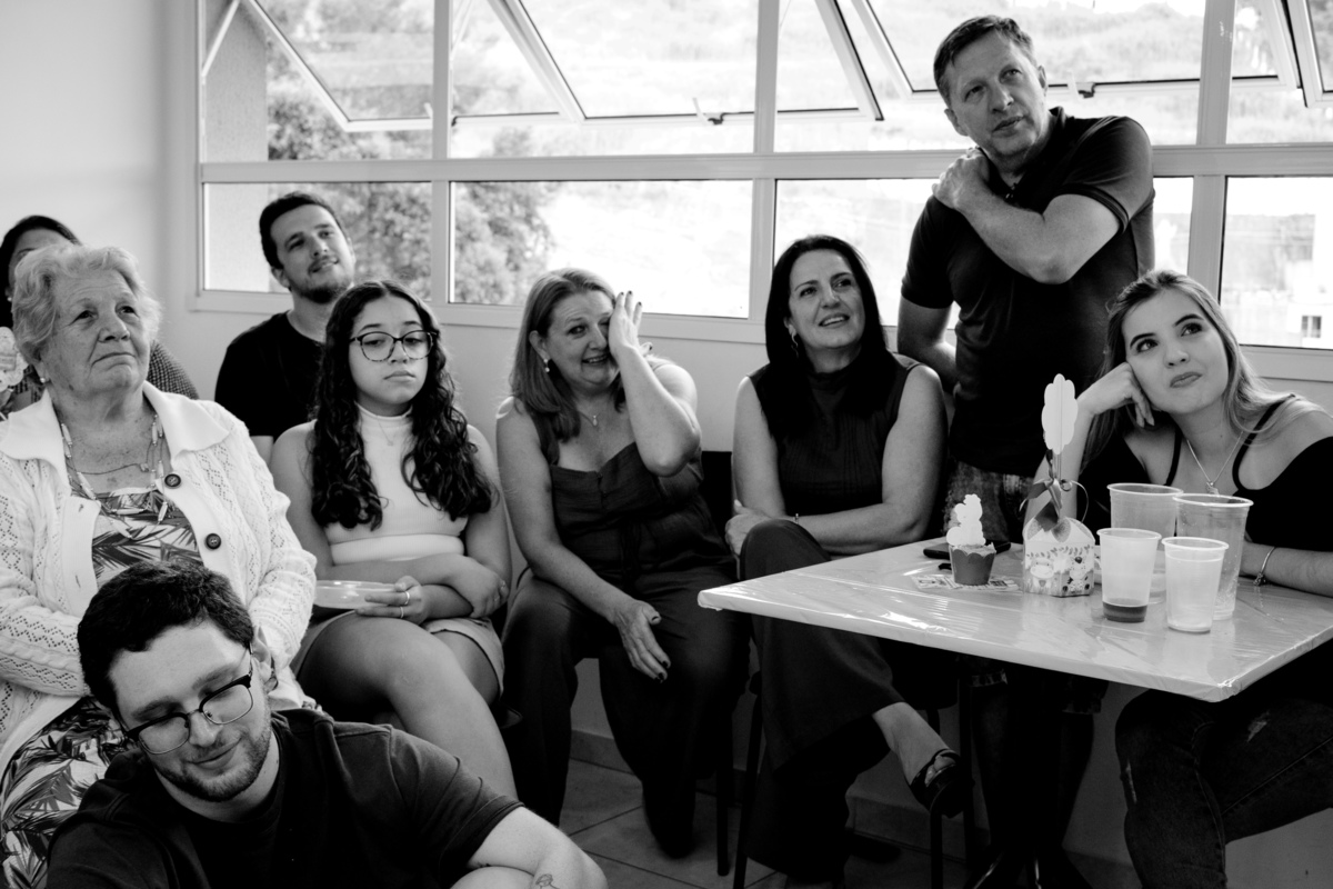 foto preto e branco familia emocionada festa infantil - Fotografa em sbc santo andré abc