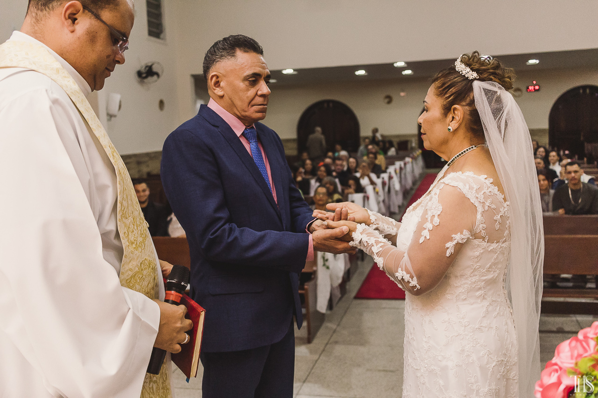 Noivos de mãos dadas - Fotografa em SBC