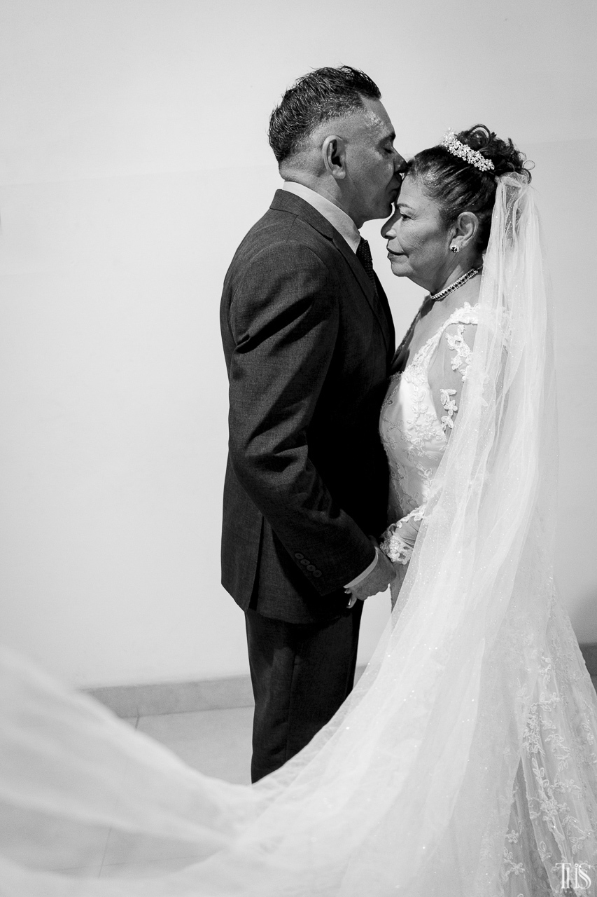 Noivos em foto preto e branco - Fotografa em SBC