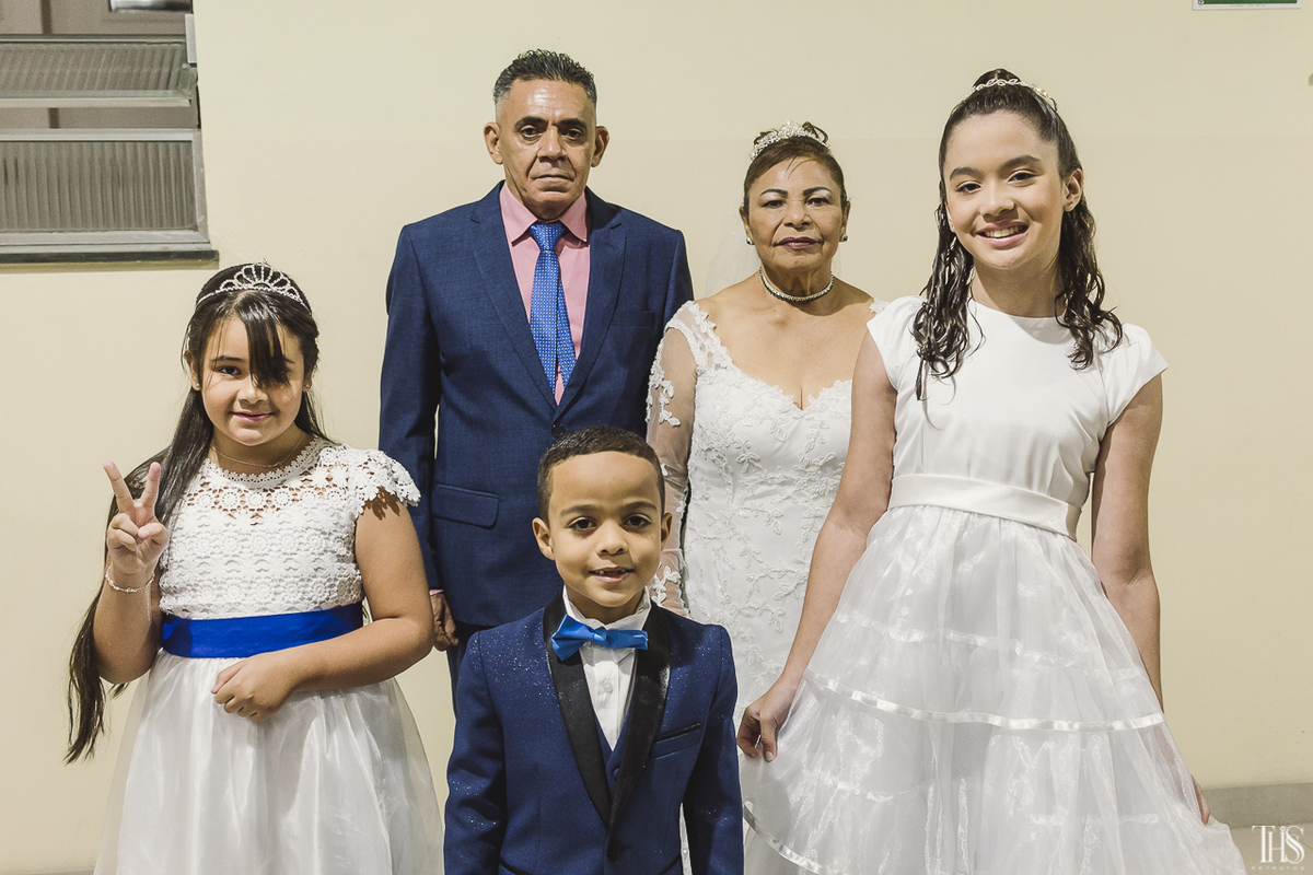 Noivos com daminhas e pagem - Fotografa em SBC