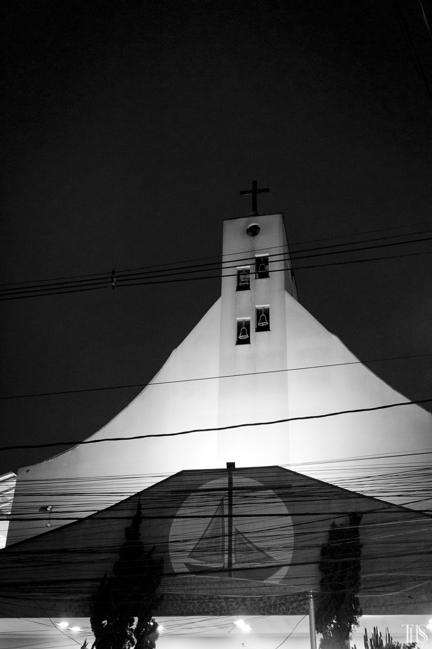 Foto em preto e branco da igreja - Fotografa em SBC