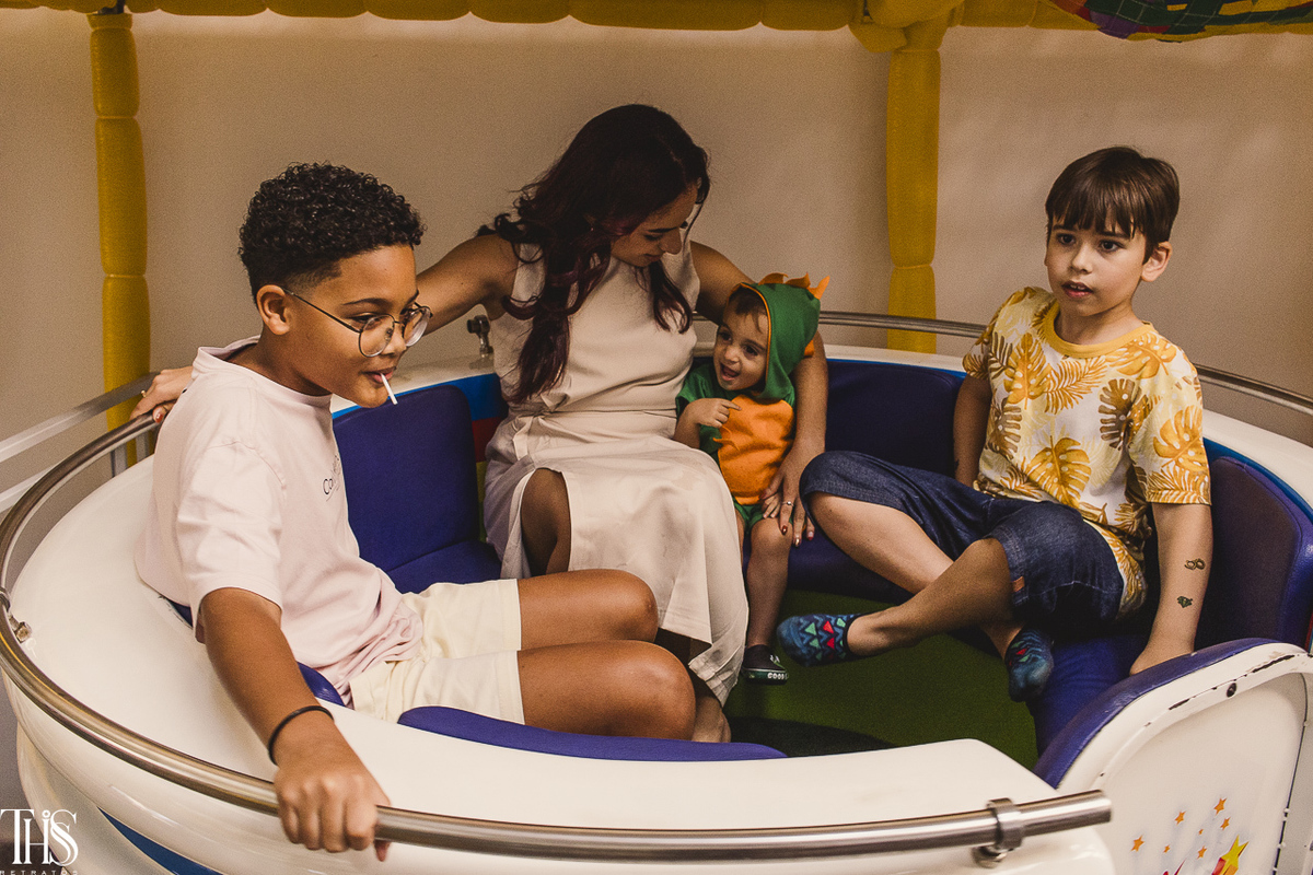 Foto momento brincadeiras em festa infantil