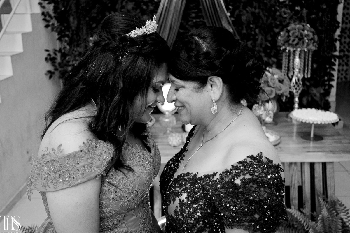 Foto de mãe e debutante