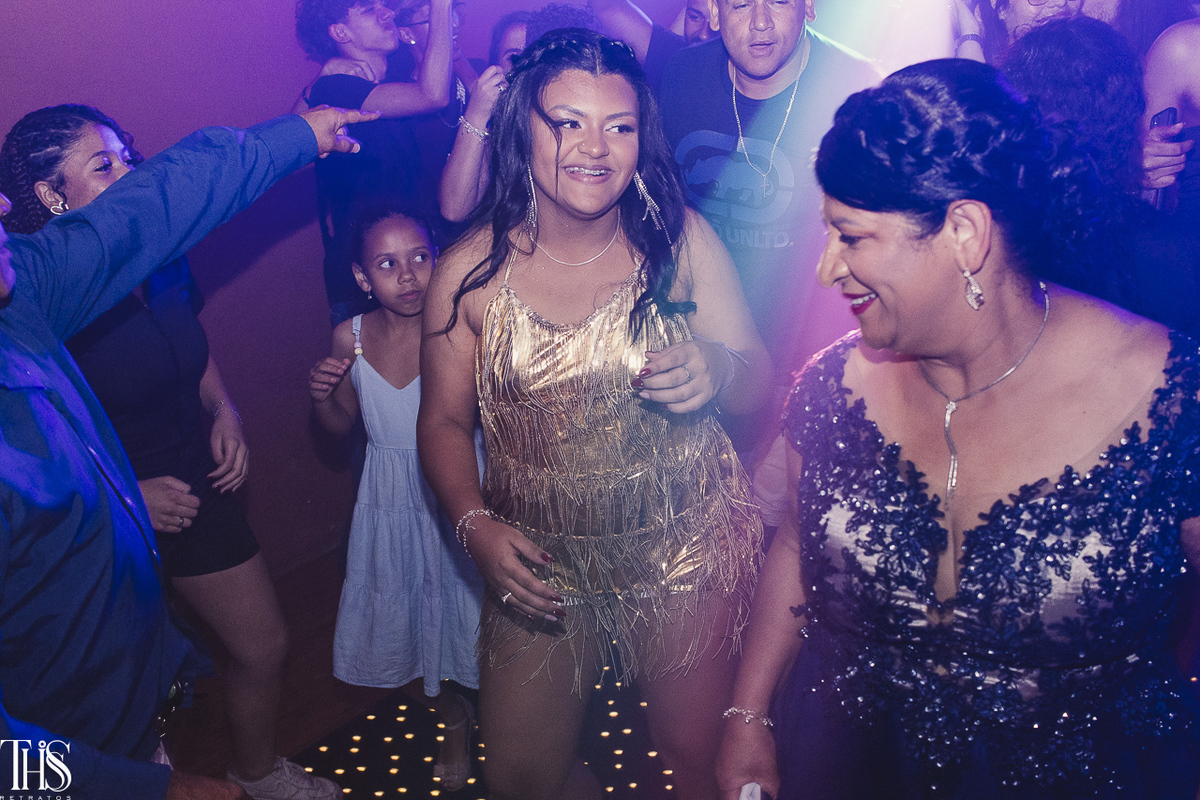Ensaio fotográfico em momento de pista de dança: Aniversario Debutante