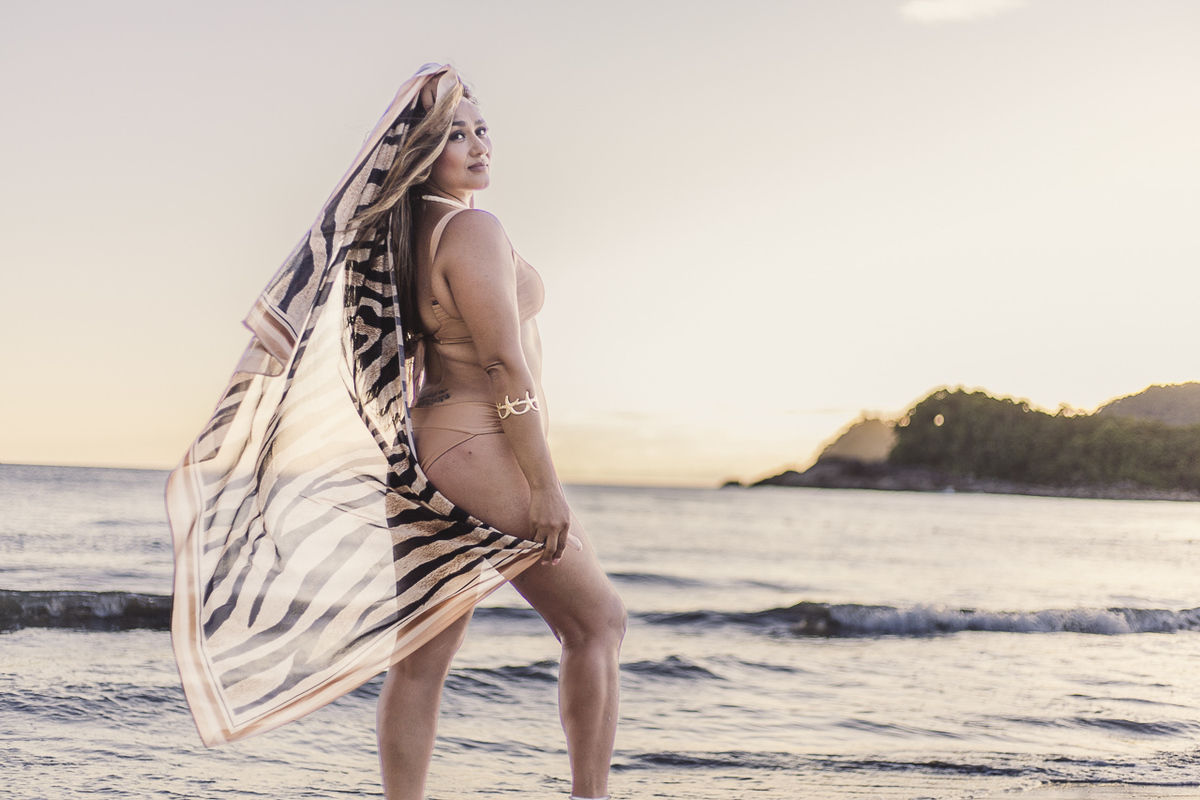 Praia, mulher e personalidade
