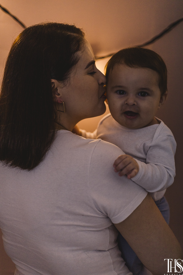 Bebê olhando para câmera - Fotografa em SBC