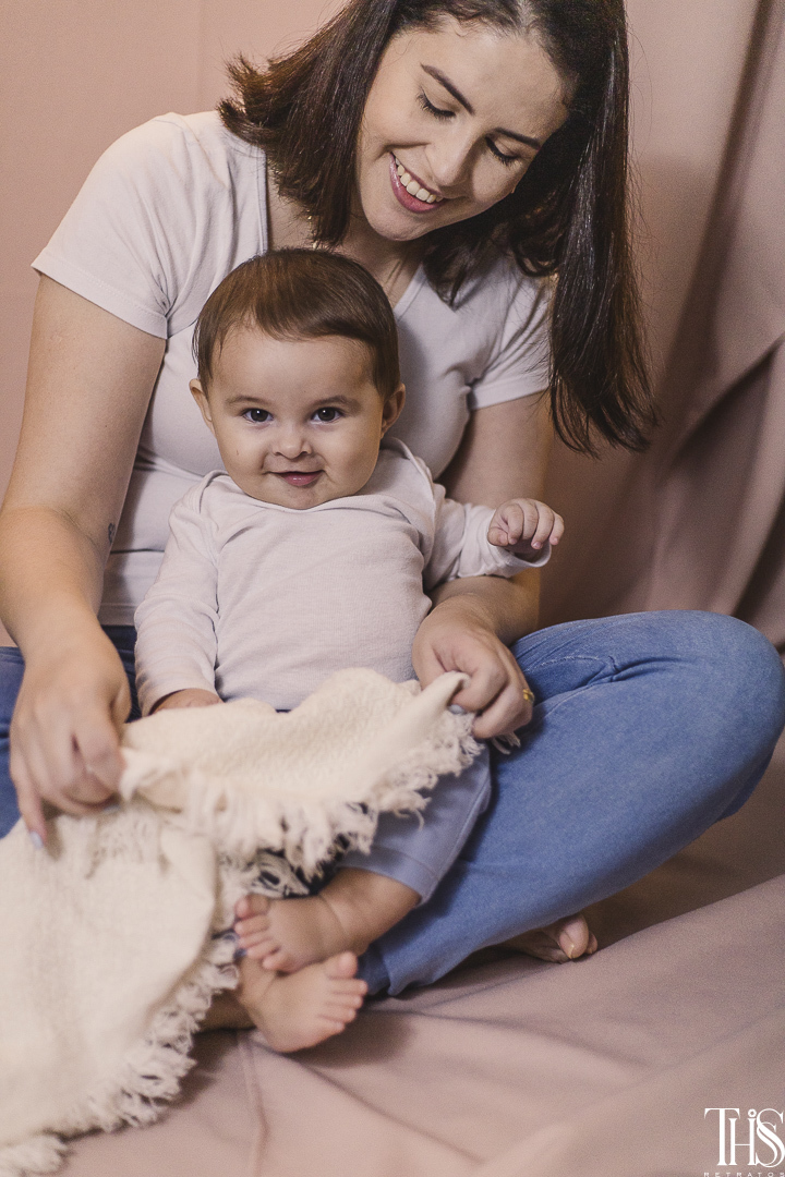 Bebê olhando para câmera