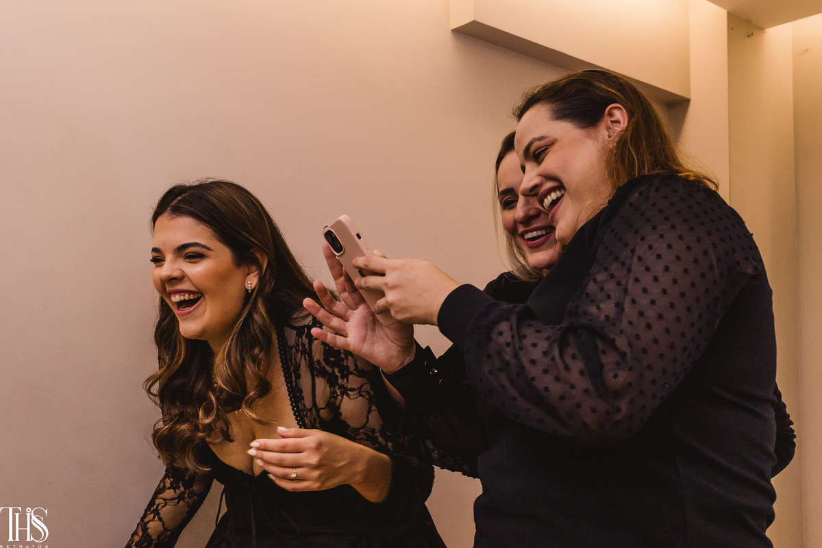 Mulheres rindo  - Fotografa em SBC