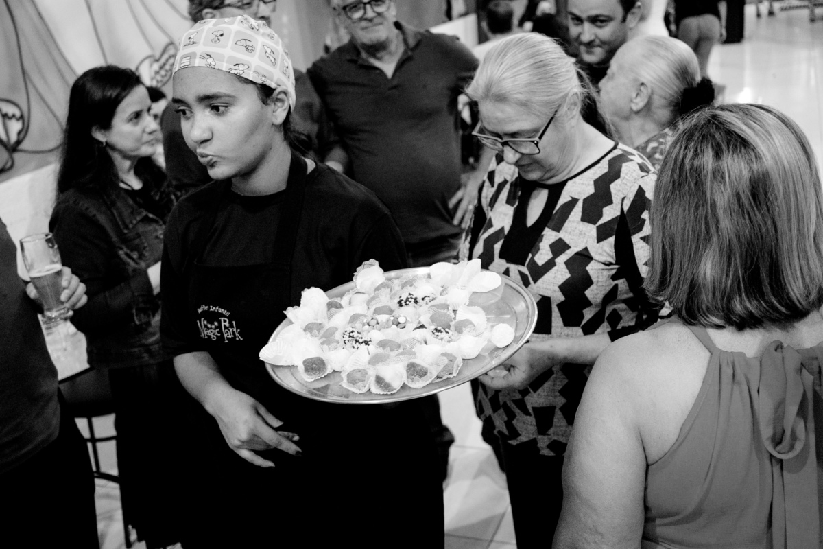 foto preto e branco de convidados -Fotografa em SBC