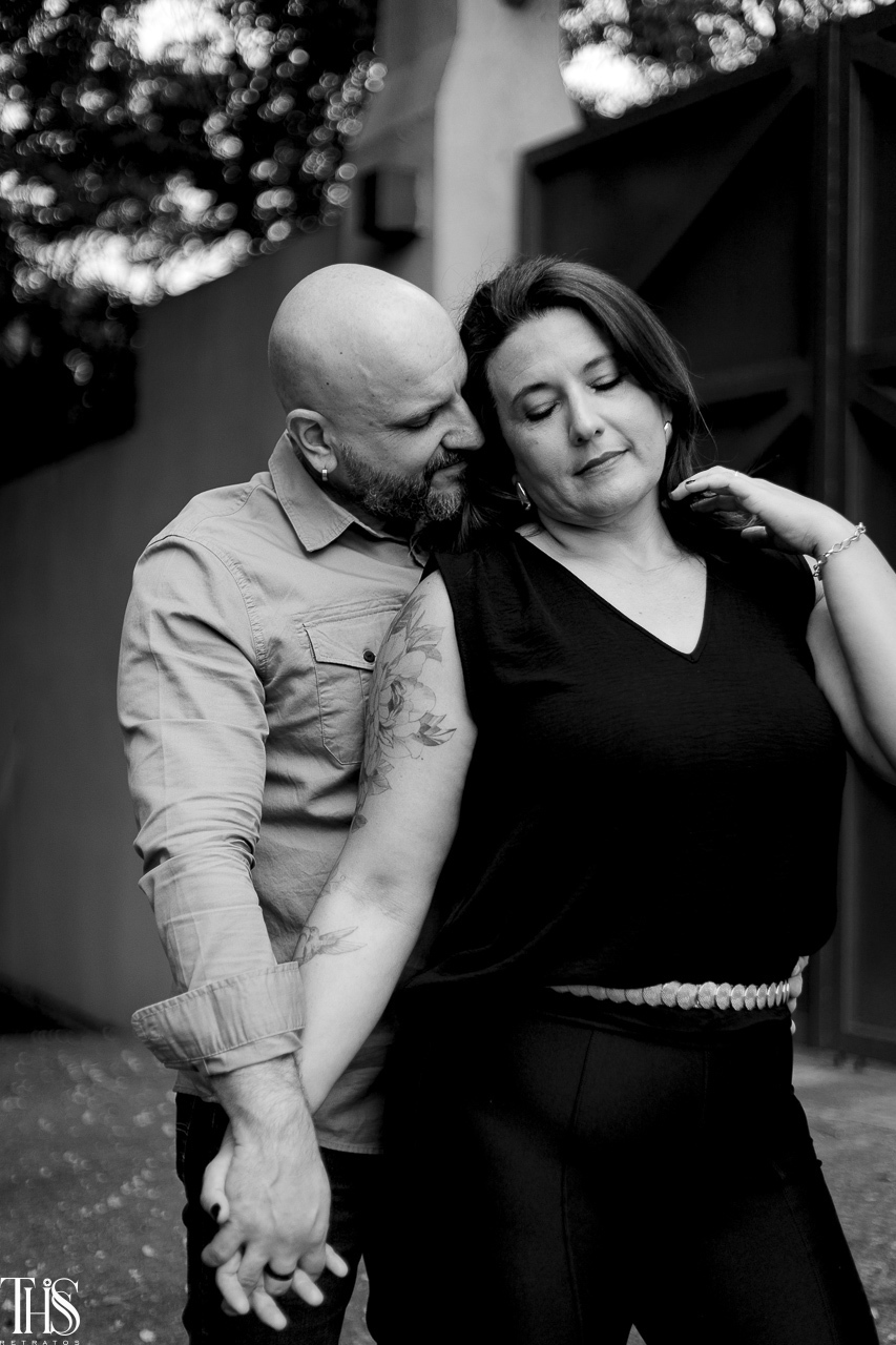 casal em foto preto e branco - Fotografa em SBC
