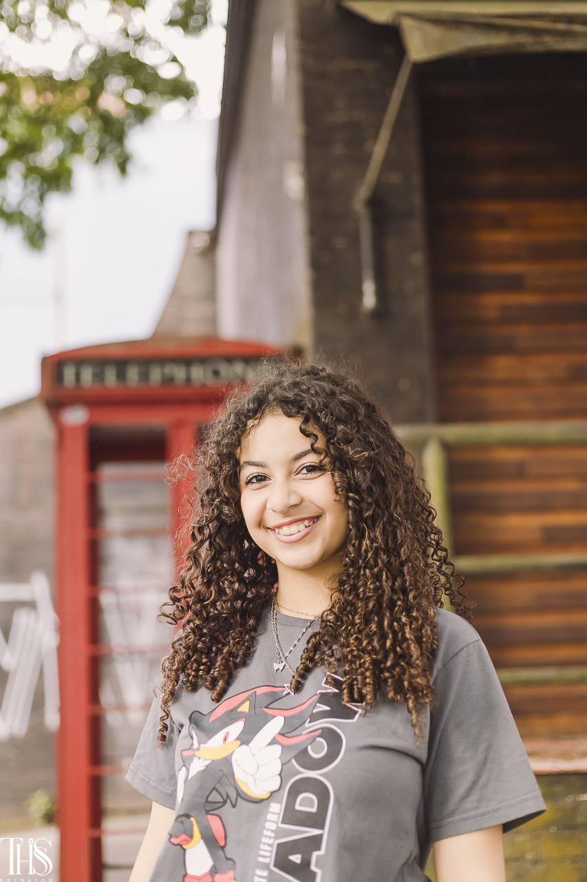 menina 15 anos sorrindo cabine telefonica ensaio 15 anos debutante urbano street - Fotografa em sbc santo andré abc