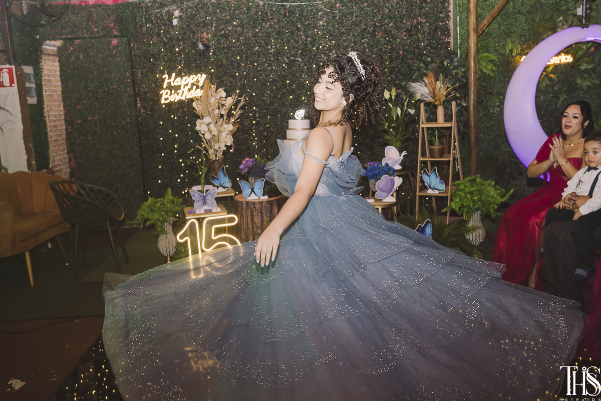 debutante rodando vestido em festa de 15 anos - fotografa em sbc sp