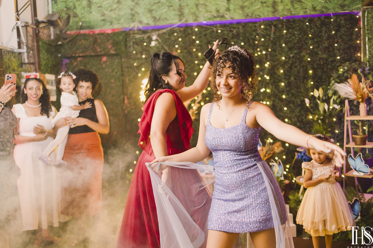 debutante em festa de 15 anos na pista de dança - fotografa em sbc sp