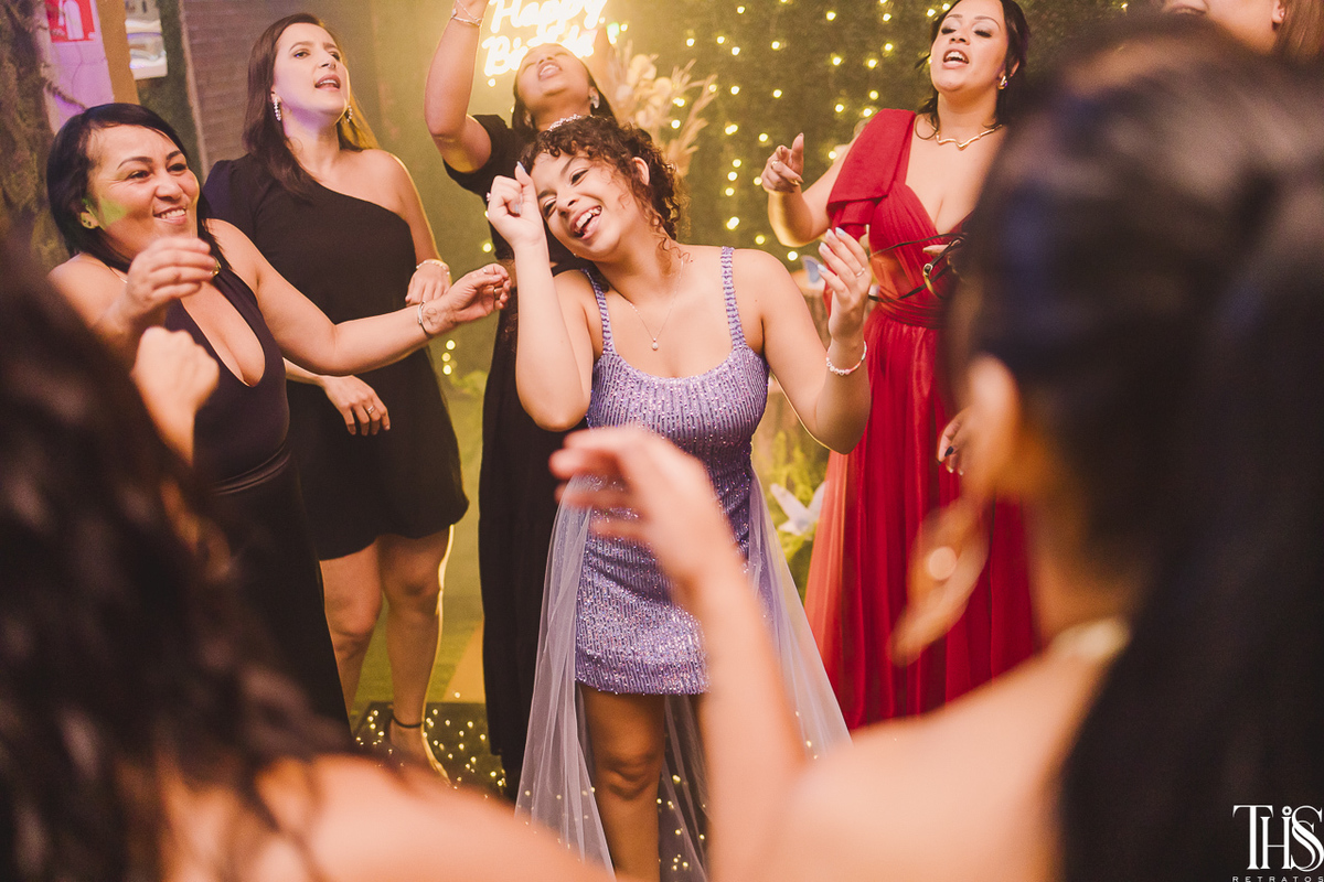 Debutante dançando festa de 15 anos - fotografa em sbc sp