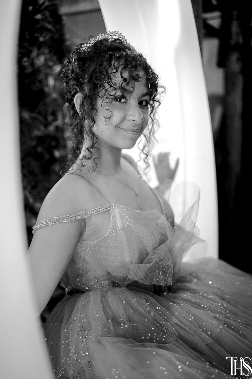 foto da debutante preto e branco - fotografa em sbc sp