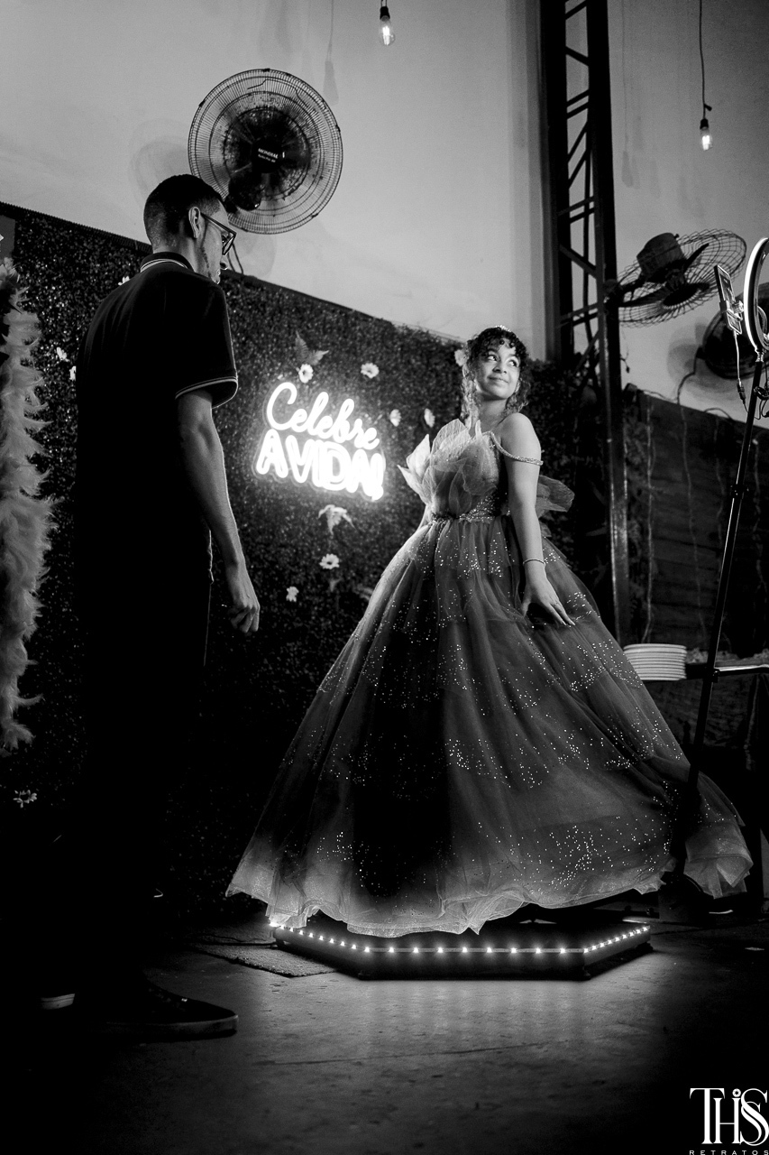 debutante em foto preto e branco - fotografa em sbc sp