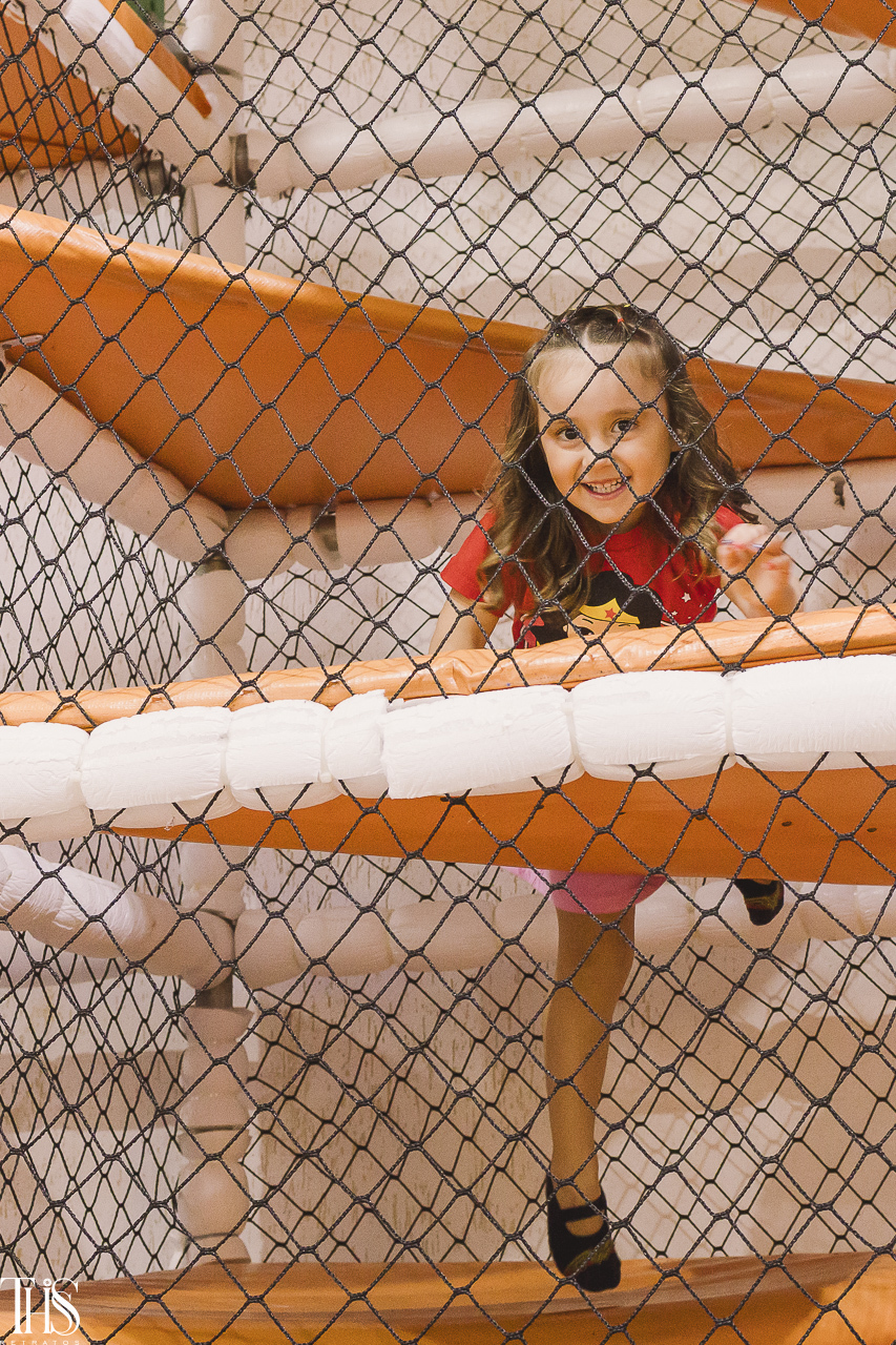 menina de 4 anos em brinquedo festa infantil - fotografa em sbc sp