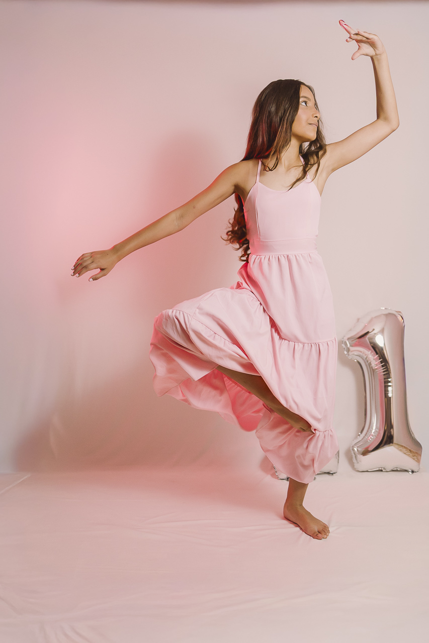 menina em ensaio de aniversário 11 anos com vestido rosa - fotografa em sbc sp