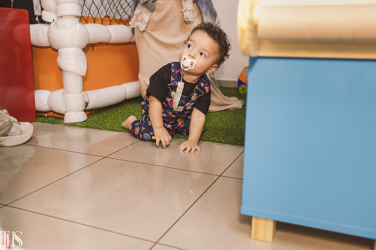 bebê engatinhando em festa infantil - fotografa em sp sbc