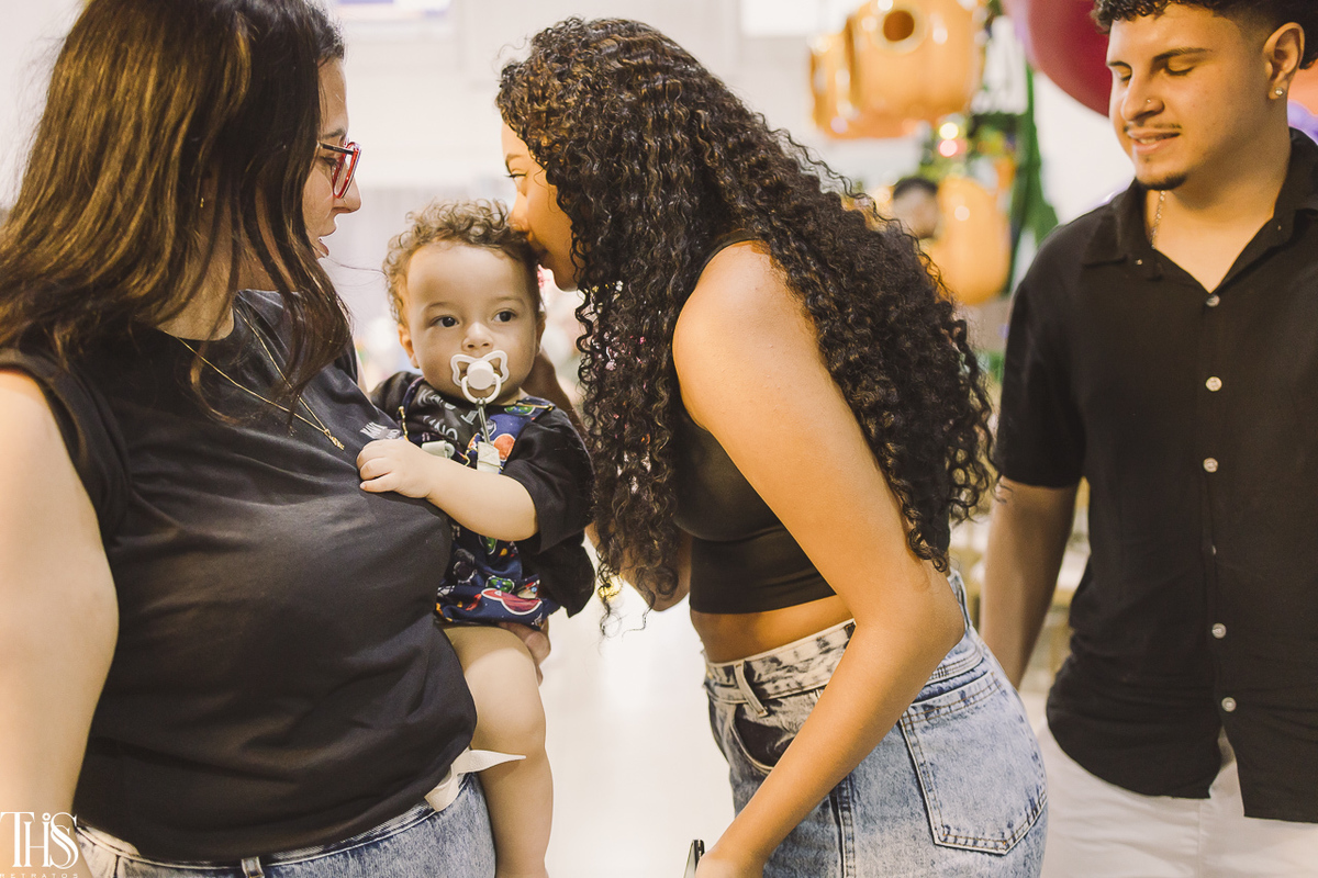 prima interagindo com criança em festa infantil - fotografa em sp sbc