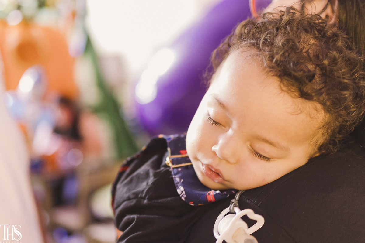 bebê dormindo em festa infantil - fotografa em sp sbc
