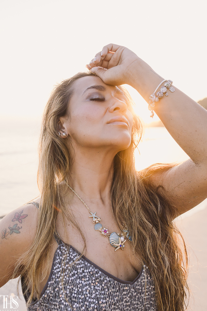 ensaio  feminino na praia com sol de fundo - fotografa em sp sbc