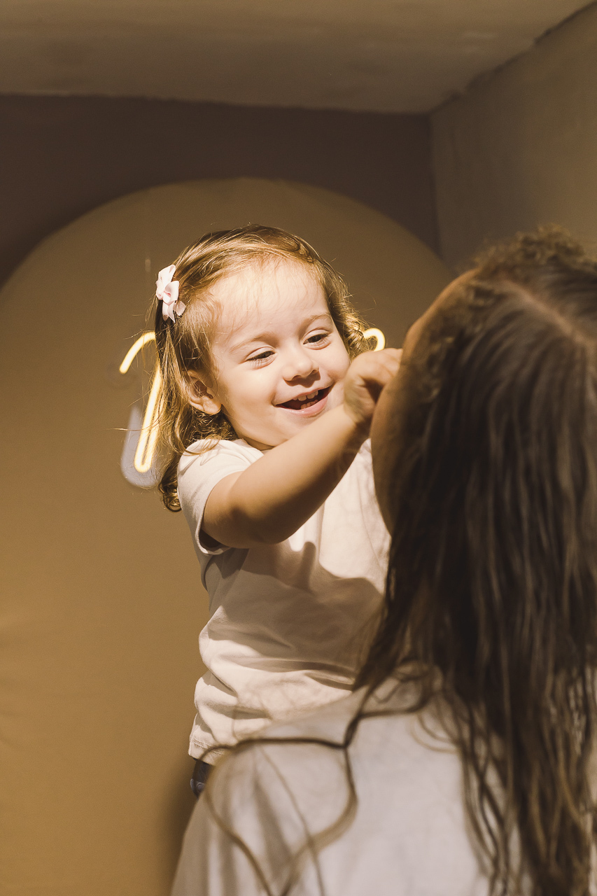 bebê no colo da mãe ensaio dia das mães - fotografa em sp sbc