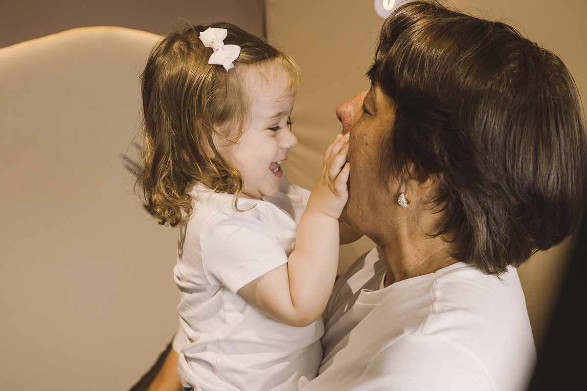 neta e a vó em ensaio dia das mães