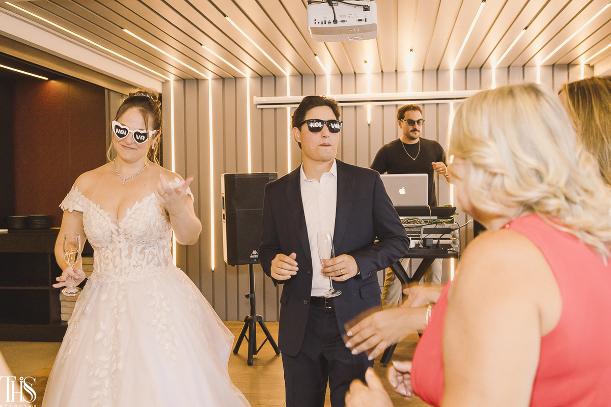 noivos na festa de óculos - fotografa em sp sbc