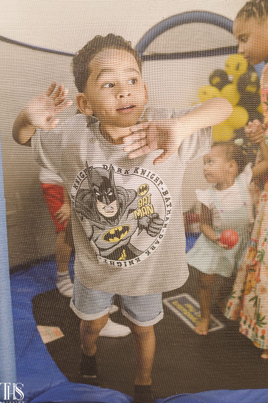 criança na rede do pula pula - fotografa em sbc 