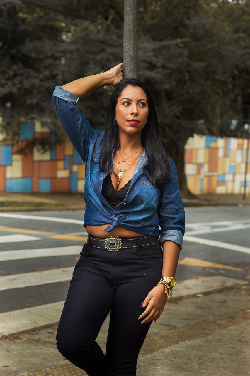Foto de mulher empoderada nas ruas de São Bernardo do Campo - SP