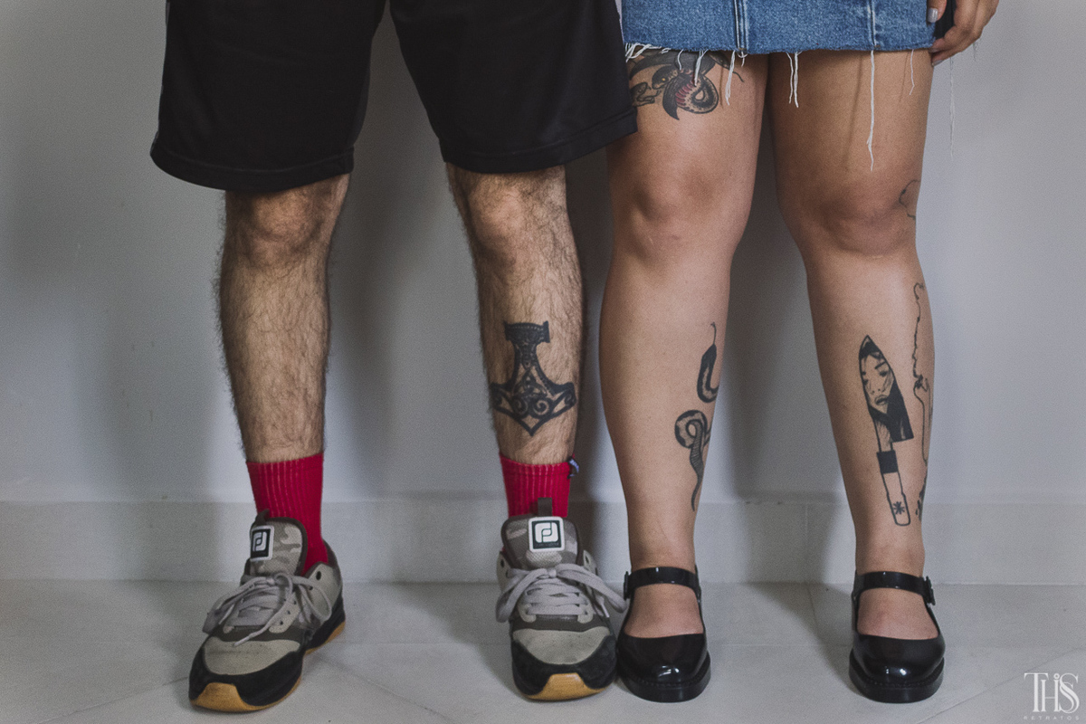 Fotografia das tatuagens do casal em casa na cidade de São Bernardo do Campo SP