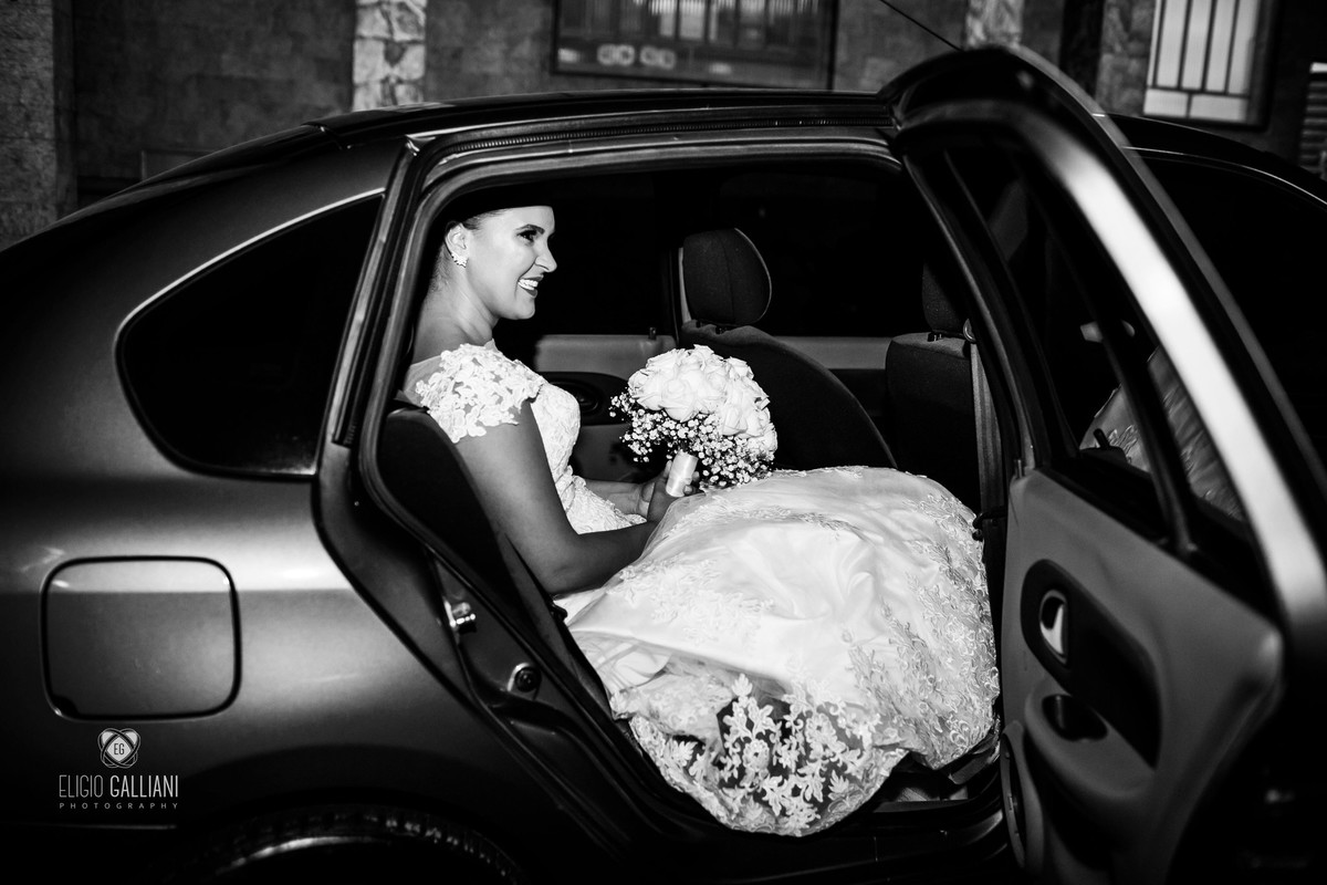 Noiva no carro