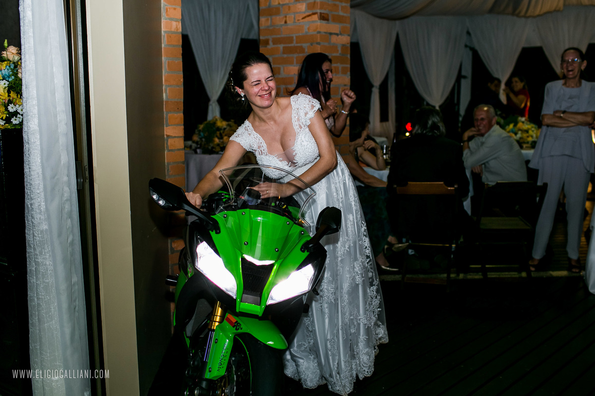 casamento-eventos-blumenau-bolo-de-casamento-bride-casamento-corupa-familia-festa-fotografo-jaragua-do-sul-guaramirim-joinville-fotografia-noivos-pomerode-santa-catarina-vestido-de-festa-wedding-evento-arlivre-decoracao-cerimonial