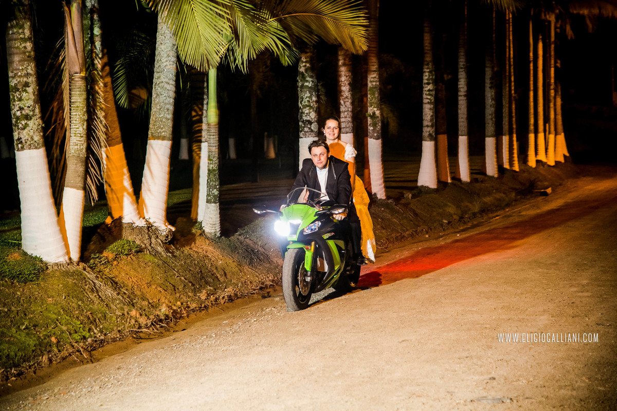 casamento-eventos-blumenau-bolo-de-casamento-bride-casamento-corupa-familia-festa-fotografo-jaragua-do-sul-guaramirim-joinville-fotografia-noivos-pomerode-santa-catarina-vestido-de-festa-wedding-evento-arlivre-decoracao-cerimonial