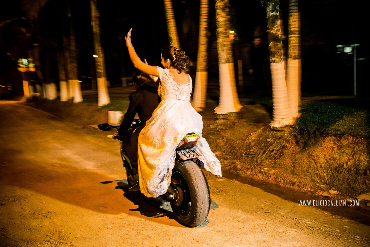 casamento-eventos-blumenau-bolo-de-casamento-bride-casamento-corupa-familia-festa-fotografo-jaragua-do-sul-guaramirim-joinville-fotografia-noivos-pomerode-santa-catarina-vestido-de-festa-wedding-evento-arlivre-decoracao-cerimonial