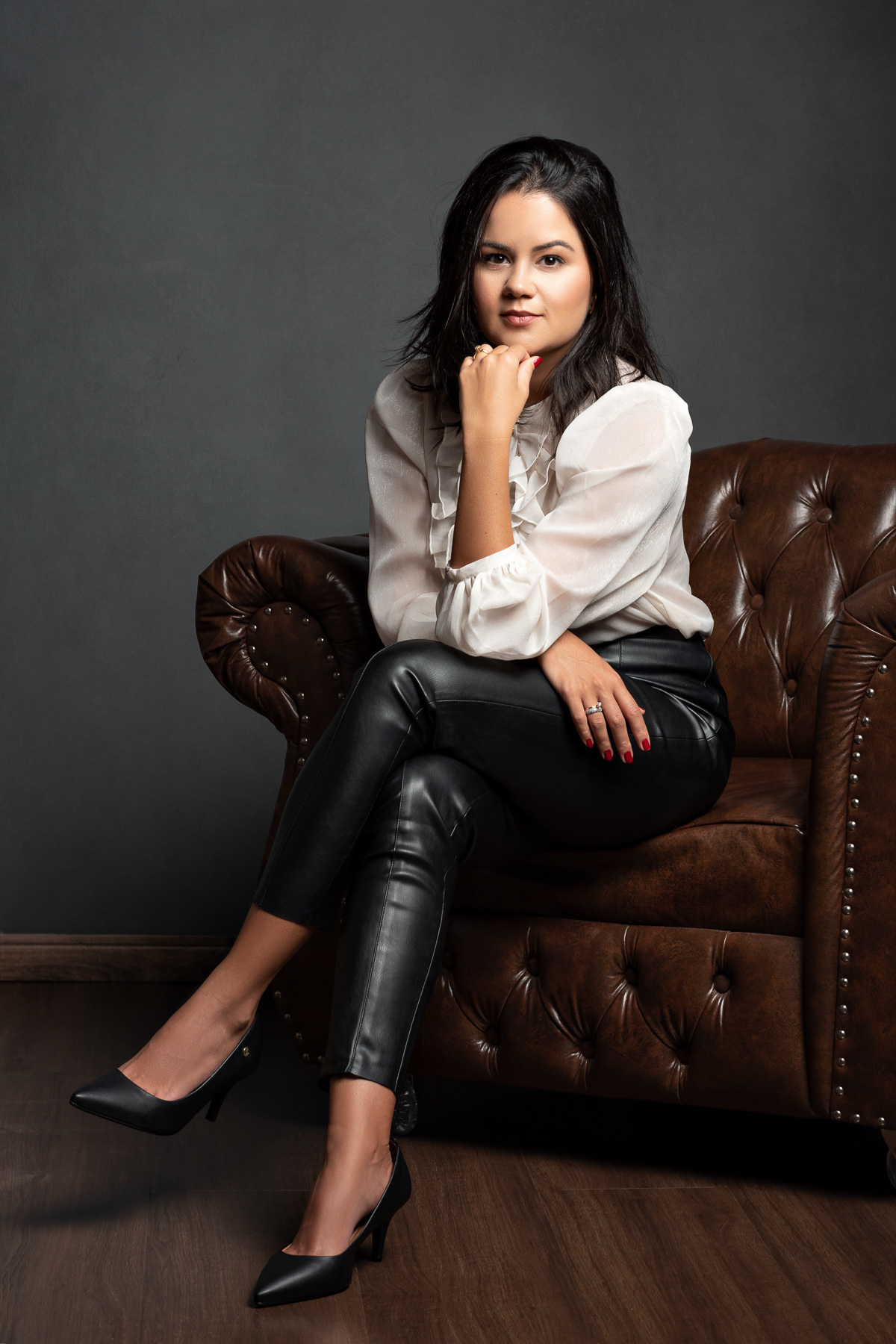 Retrato Corporativo Empresarial da Doutora Mariana Araújo realizado no Estúdio Abrassear por Gresley Guimarães Fotógrafo em Contagem Belo Horizonte