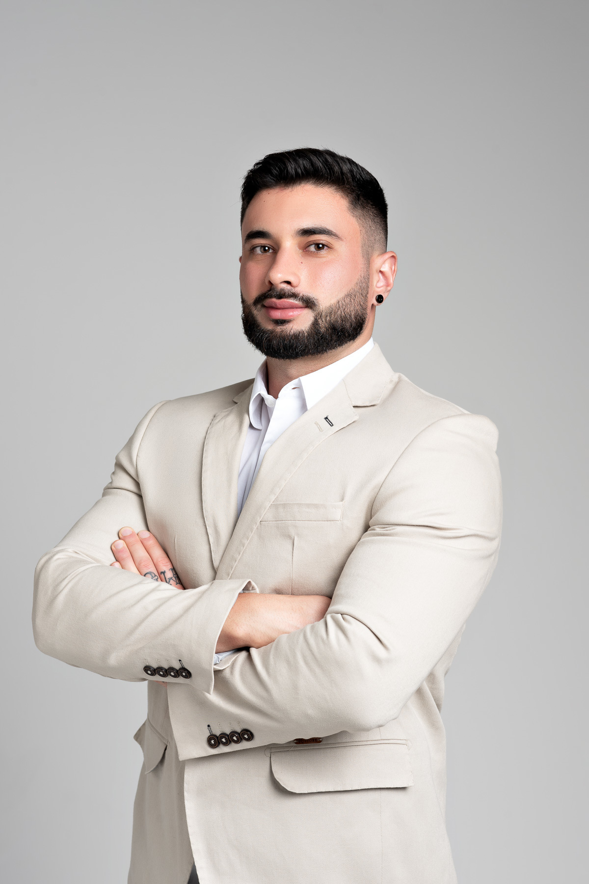 Retrato Corporativo Nutricionista André Mota no Estúdio Abrassear em Contagem e BH, fotos para perfil profissional na redes sociais e sites, retrato empresarial