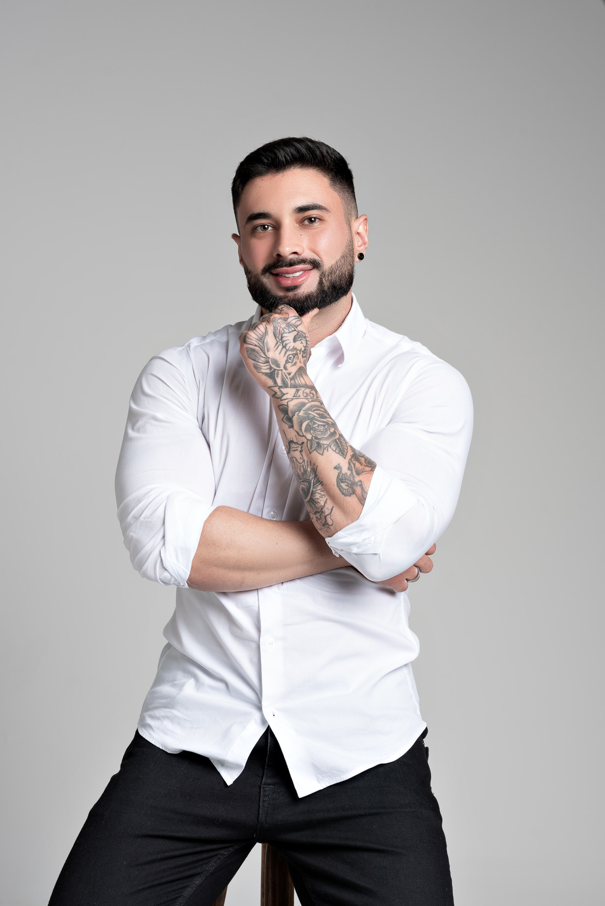 Retrato Corporativo Nutricionista André Mota no Estúdio Abrassear em Contagem e BH, fotos para perfil profissional na redes sociais e sites, retrato empresarial