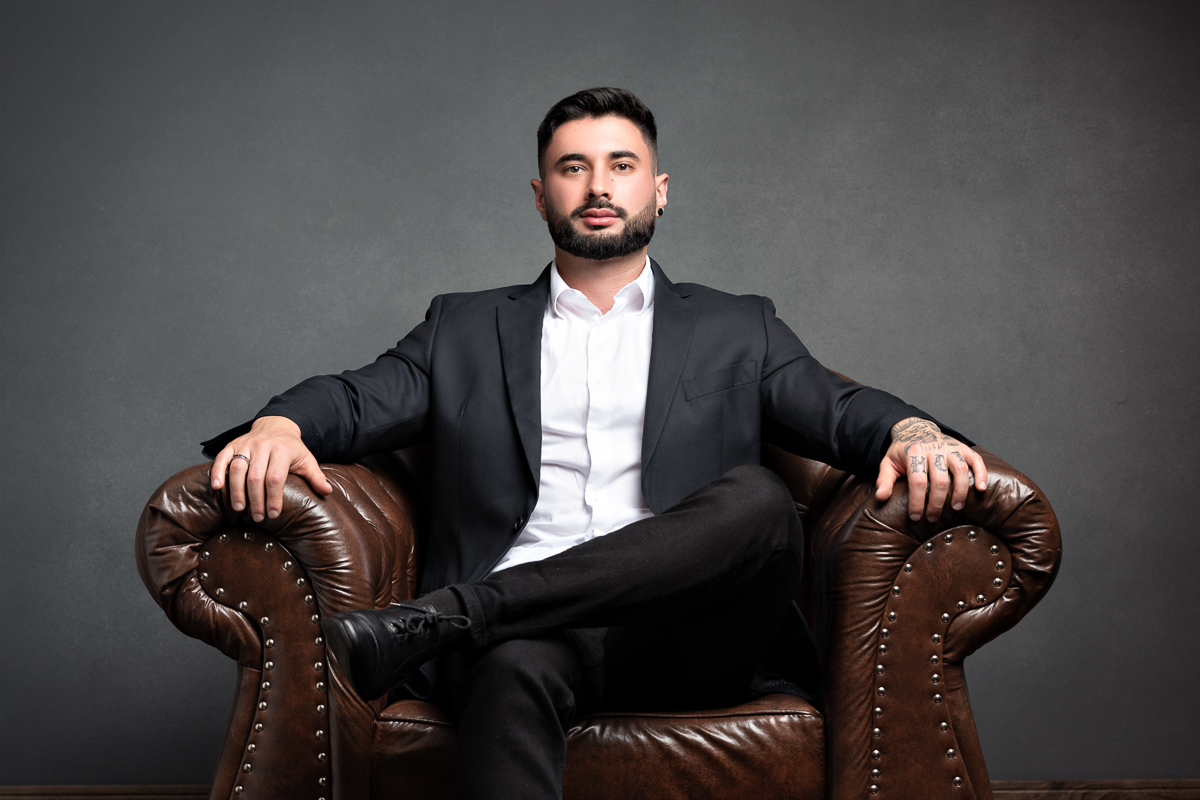 Retrato Corporativo Nutricionista André Mota no Estúdio Abrassear em Contagem e BH, fotos para perfil profissional na redes sociais e sites, retrato empresarial