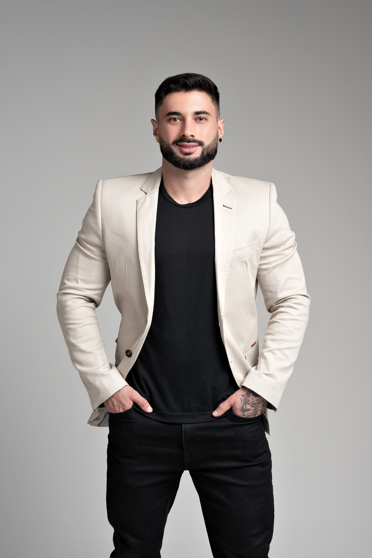 Retrato Corporativo Nutricionista André Mota no Estúdio Abrassear em Contagem e BH, fotos para perfil profissional na redes sociais e sites, retrato empresarial