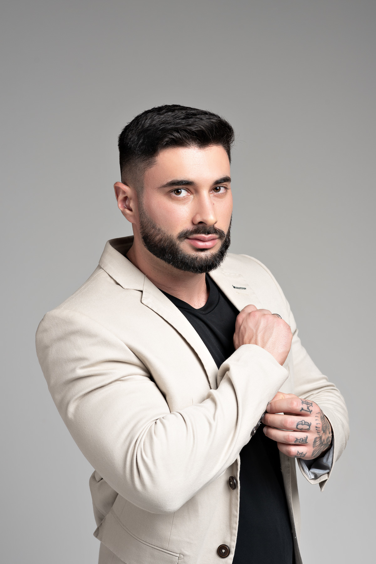 Retrato Corporativo Nutricionista André Mota no Estúdio Abrassear em Contagem e BH, fotos para perfil profissional na redes sociais e sites, retrato empresarial