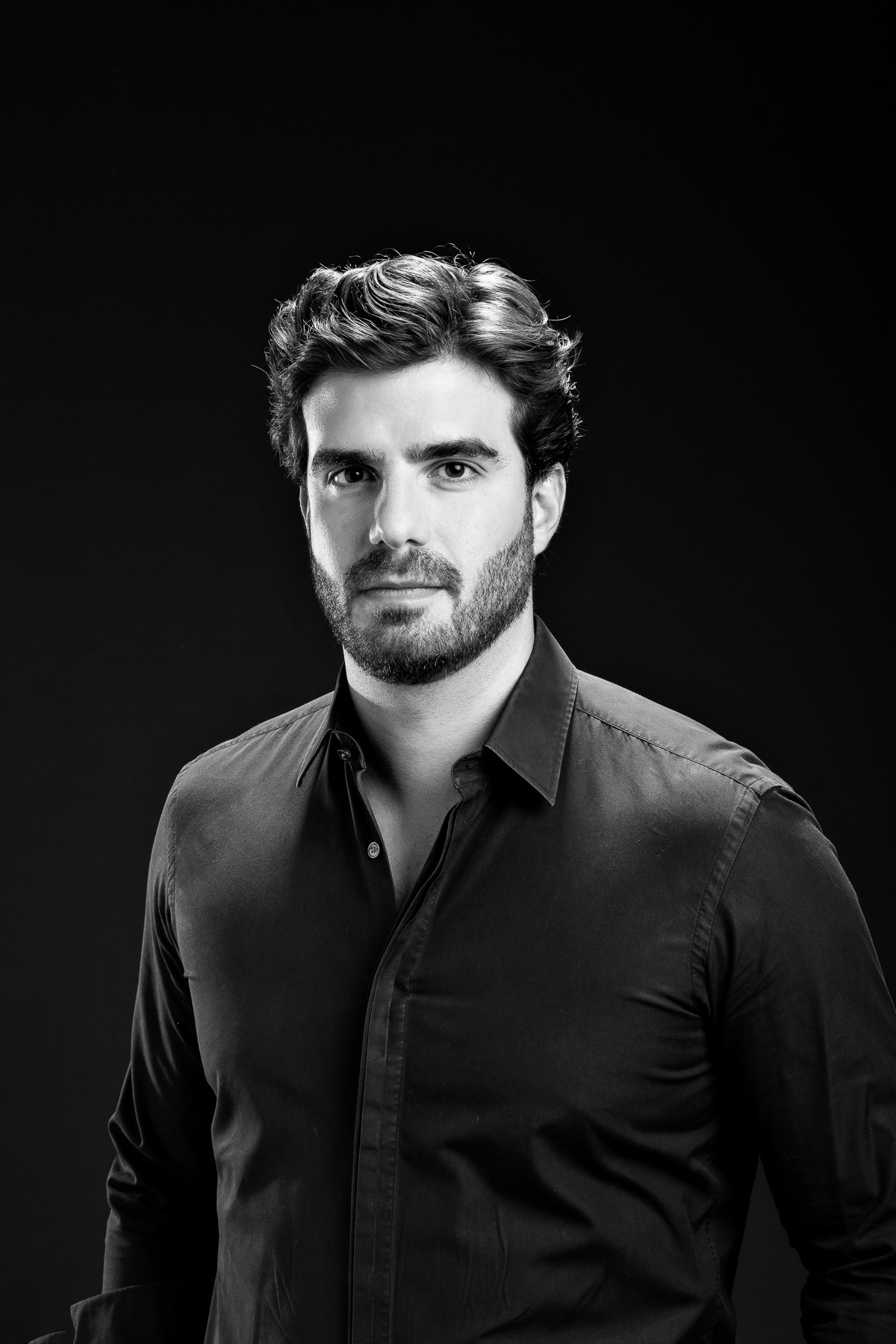 Retrato Corporativo e Empresarial Masculino Gabriel Junqueira no Estúdio Abrassear em Contagem Belo Horizonte, fotógrafo Gresley Guimarães - Retratos para perfil profissional Redes Sociais e Sites, fotos para criativos e anuncios.