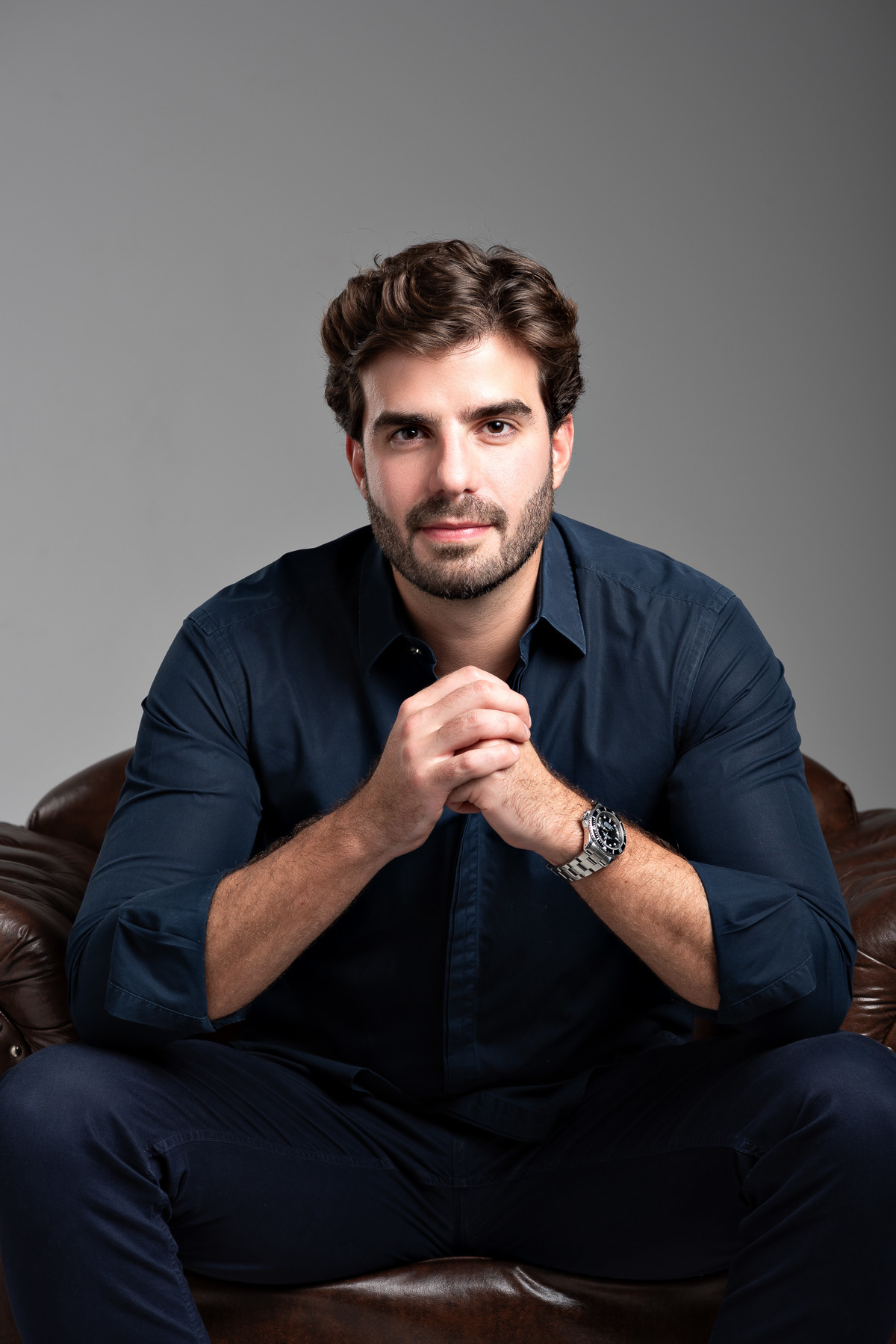 Retrato Corporativo e Empresarial Masculino Gabriel Junqueira no Estúdio Abrassear em Contagem Belo Horizonte, fotógrafo Gresley Guimarães - Retratos para perfil profissional Redes Sociais e Sites, fotos para criativos e anuncios.