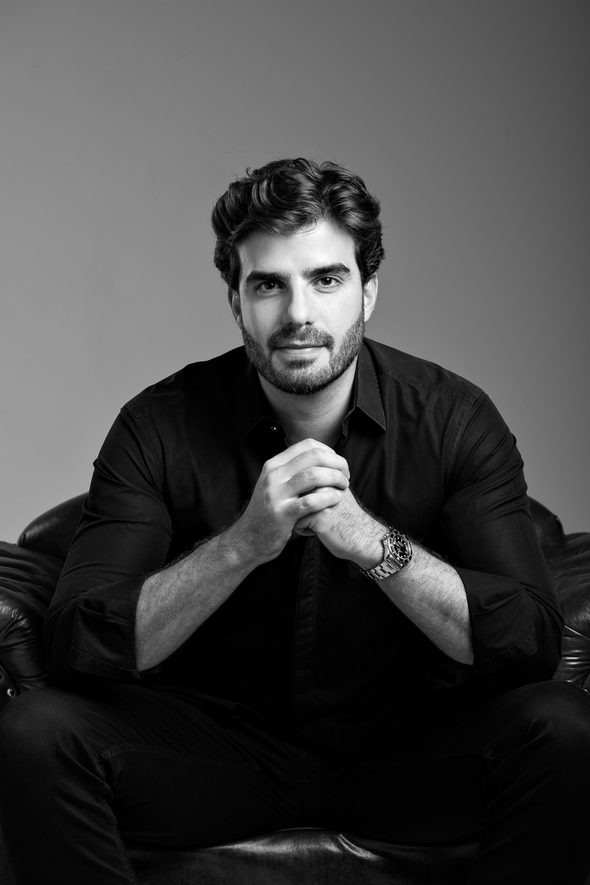 Retrato Corporativo e Empresarial Masculino Gabriel Junqueira no Estúdio Abrassear em Contagem Belo Horizonte, fotógrafo Gresley Guimarães - Retratos para perfil profissional Redes Sociais e Sites, fotos para criativos e anuncios.