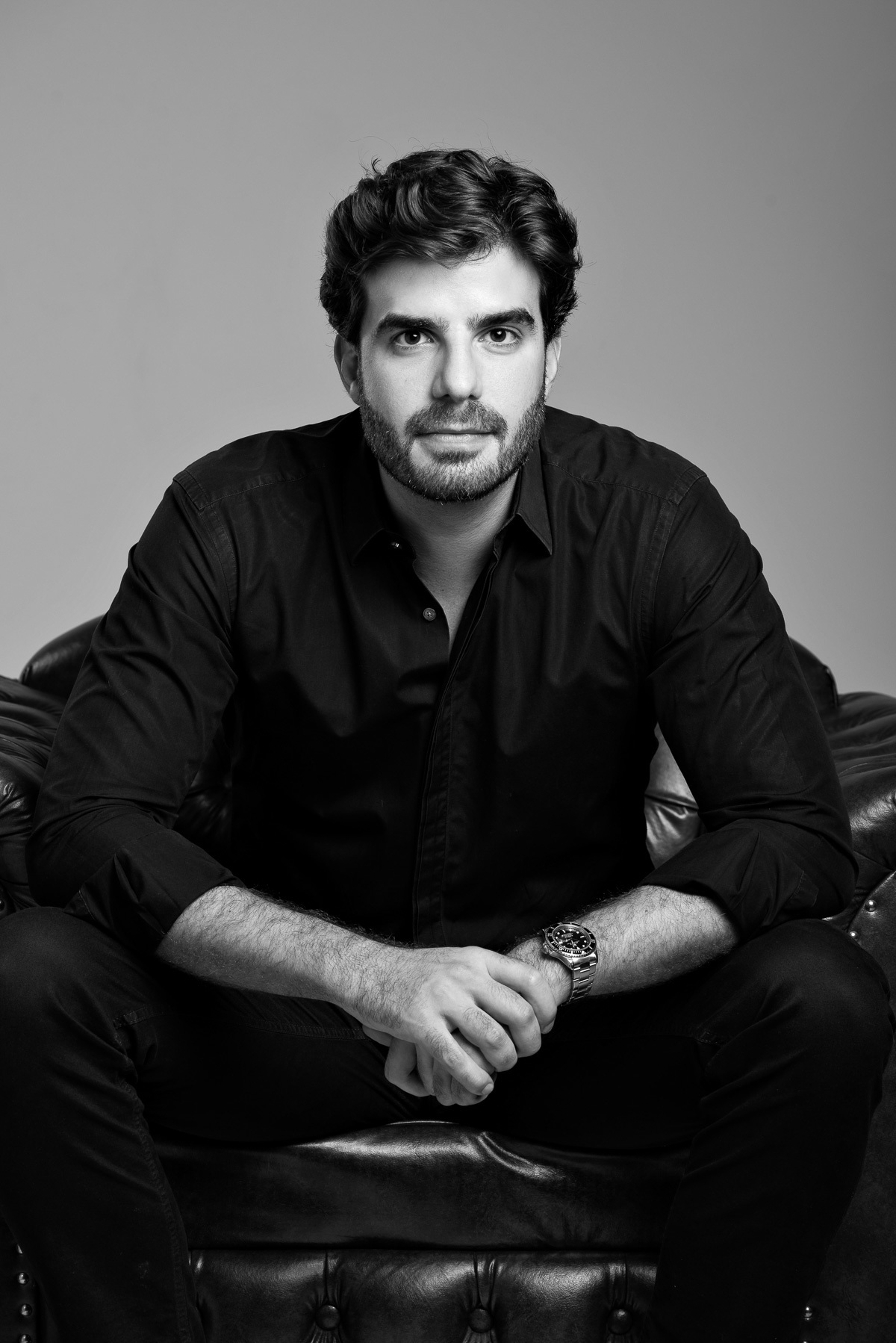 Retrato Corporativo e Empresarial Masculino Gabriel Junqueira no Estúdio Abrassear em Contagem Belo Horizonte, fotógrafo Gresley Guimarães - Retratos para perfil profissional Redes Sociais e Sites, fotos para criativos e anuncios.