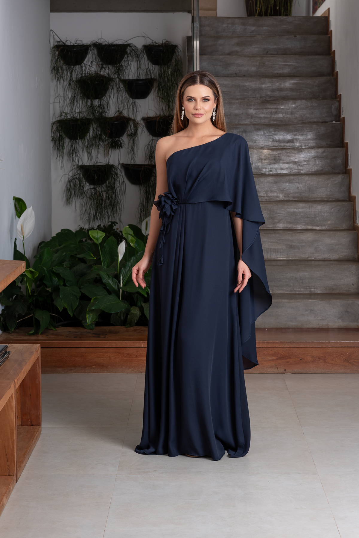 Fotografia de Moda Vida Nua Vestidos para Festas e Eventos, realizado na Casa Ensaios em Nova Lima pelo Fotógrafo Gresley Guimarães do Estúdio Abrassear