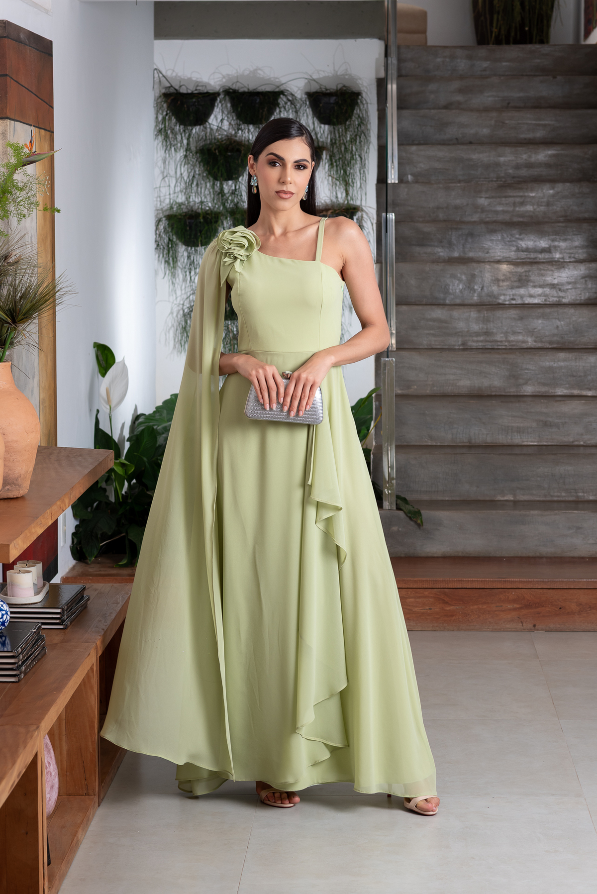 Fotografia de Moda Vida Nua Vestidos para Festas e Eventos, realizado na Casa Ensaios em Nova Lima pelo Fotógrafo Gresley Guimarães do Estúdio Abrassear