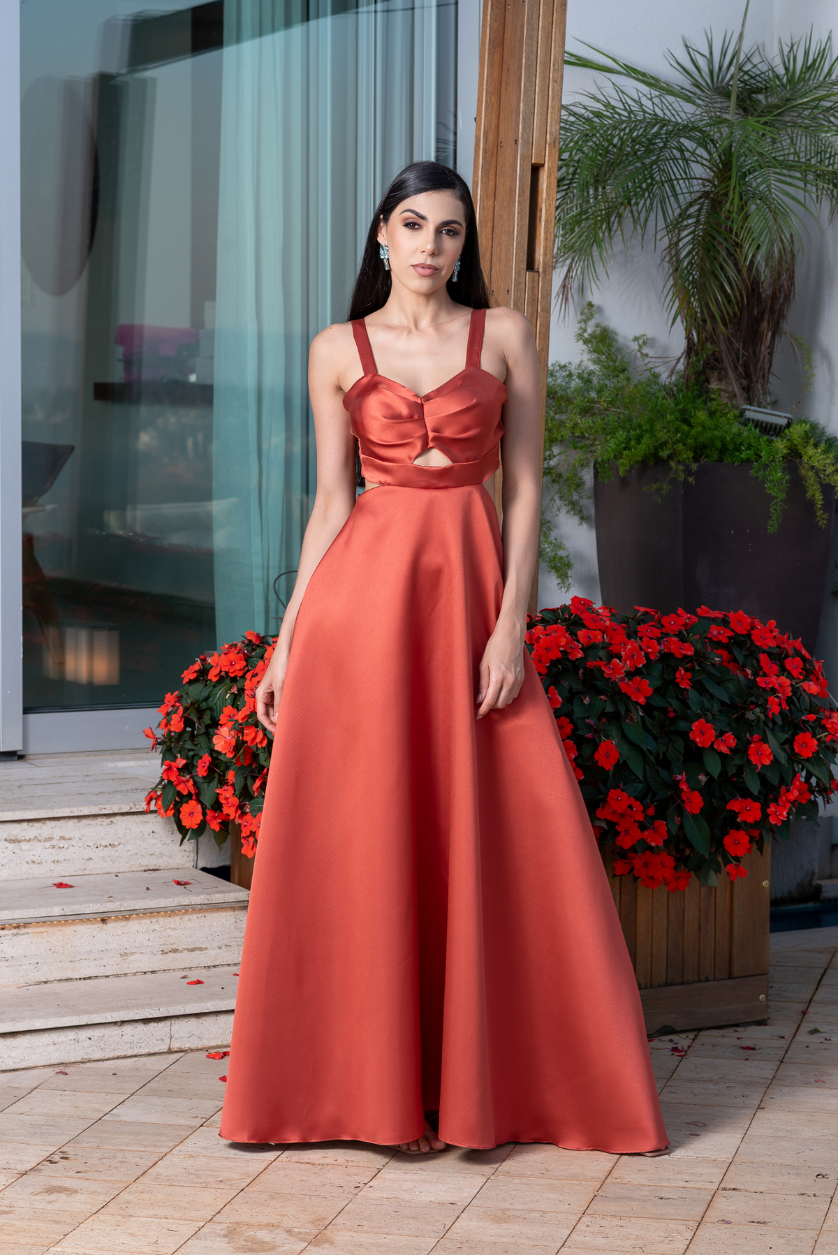 Fotografia de Moda Vida Nua Vestidos para Festas e Eventos, realizado na Casa Ensaios em Nova Lima pelo Fotógrafo Gresley Guimarães do Estúdio Abrassear