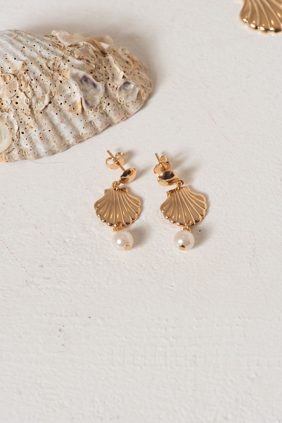 Campanha de Moda Brias Barume Jóias, Fotografia de Moda e Produtos Semijóias, Modelo Isabela Pardini, fotógrafo Gresley Guimarães do Estúdio Abrassear, Locação Casa Bali em Contagem, Grande Bh